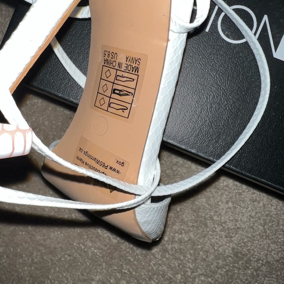 White 8.5 fashion heels - Picture 2 of 6